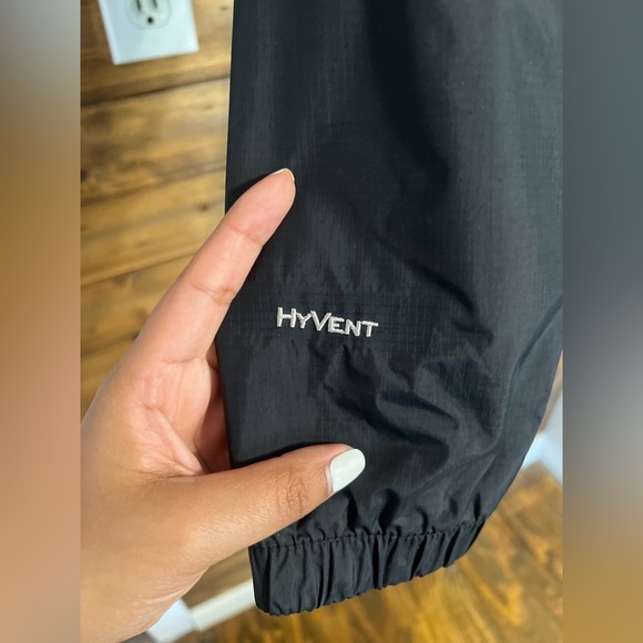 The North Face Hyvent woman’s outdoor Jacket with hoodie size small color black - Picture 5 of 9